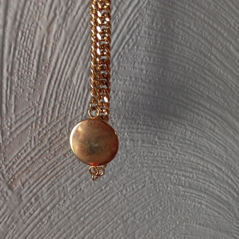 CHANEL Gold Logo Chain Necklace - Picture 4 of 5